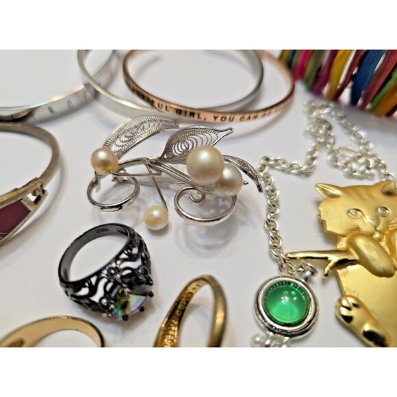 Vintage to Modern Jewelry Lot Brooches Rings Necklaces Bracelets Earrings - Picture 4 of 16